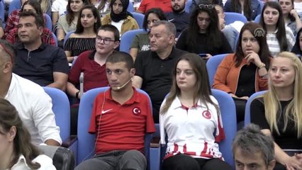 Milli yüzücüler üniversite öğrencileriyle buluştu