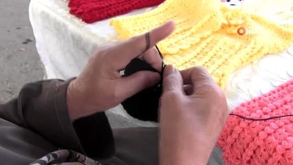 Çocuk sahibi olamadı, 50 yıl boyunca ördüğü bebek kıyafetlerini hediye ediyor