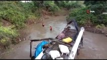 - Hindistan'da otobüs nehre düştü: 6 ölü, 18 yaralı