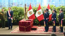 Nuevos ministros asumen en Perú, opositores exigen adelantar las presidenciales