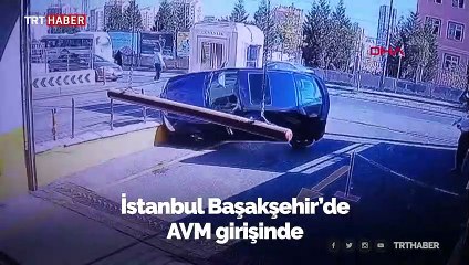 AVM girişinde ilginç kaza