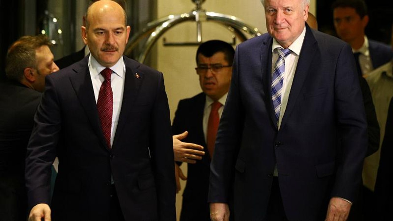 Seehofer in ankara: flüchtlingsfrage "gemeinsam lösen"