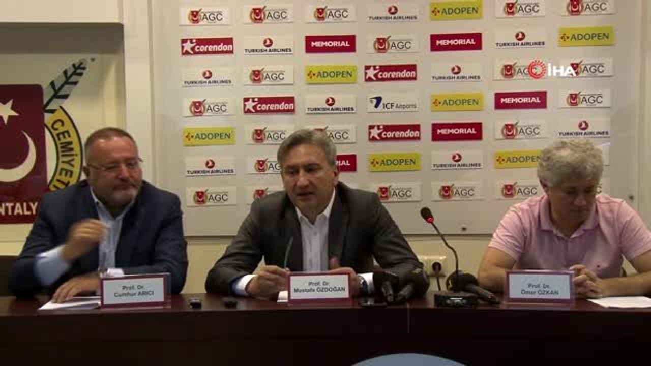 Silikonda meme kanseri riski... Prof. Dr. Ömer Özkan: "Çok az şekilde silikonun etrafında gelişen...