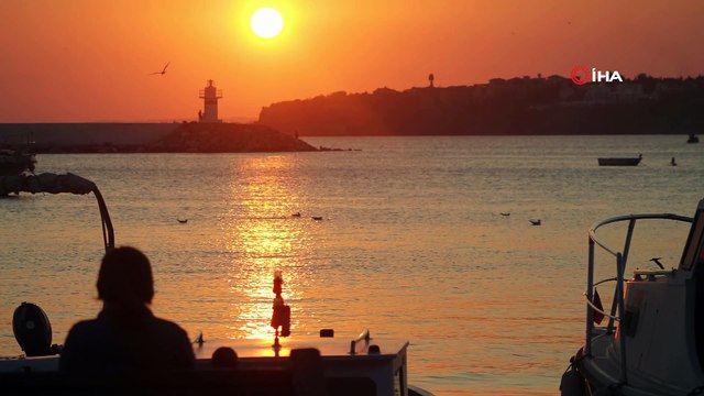 Silivri’de gün batımı izleyenleri kendisine hayran bıraktı