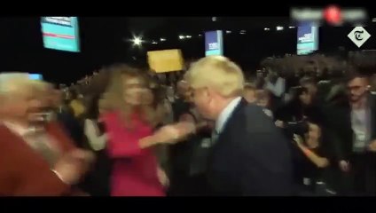 Boris Johnson'dan ırkçı hareket: Siyahilerin elini sıkmadı