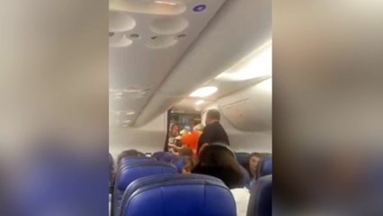 Aterrizaje de emergencia: señora atrapada en el baño