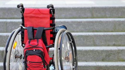 Un patient tétraplégique marche grâce à un exosquelette connecté au cerveau