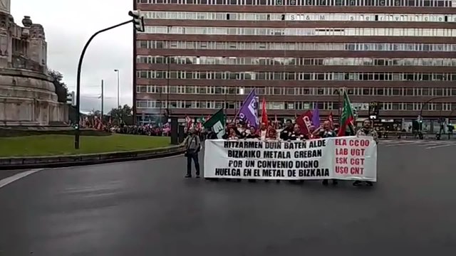 Trabajadores del Metal de Bizkaia en huelga recorren Bilbao en manifestación