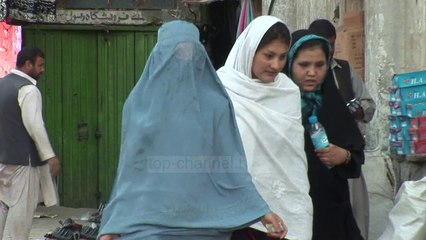 Talebanët heqin burkën?/ Një ndër krerët e talebanëve: Mund të mos jetë e detyrueshme