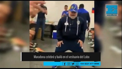 Maradona bailó y festejó el triunfo en Mendoza con los jugados en el vestuario