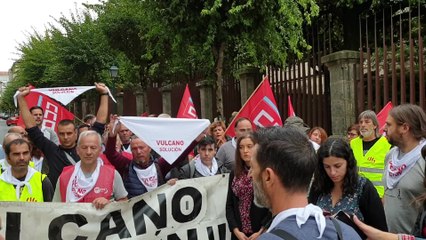Concentración de trabajadores de Vulcano frente al Parlamento de Galicia