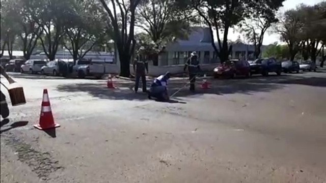 Para evitar acidentes, rotatória é instalada ao lado da Delegacia