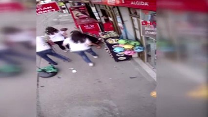 Bursa kaldırımda dolmuş bekleyen baba ve 2 yaşındaki kızına kamyonet çarptı-2