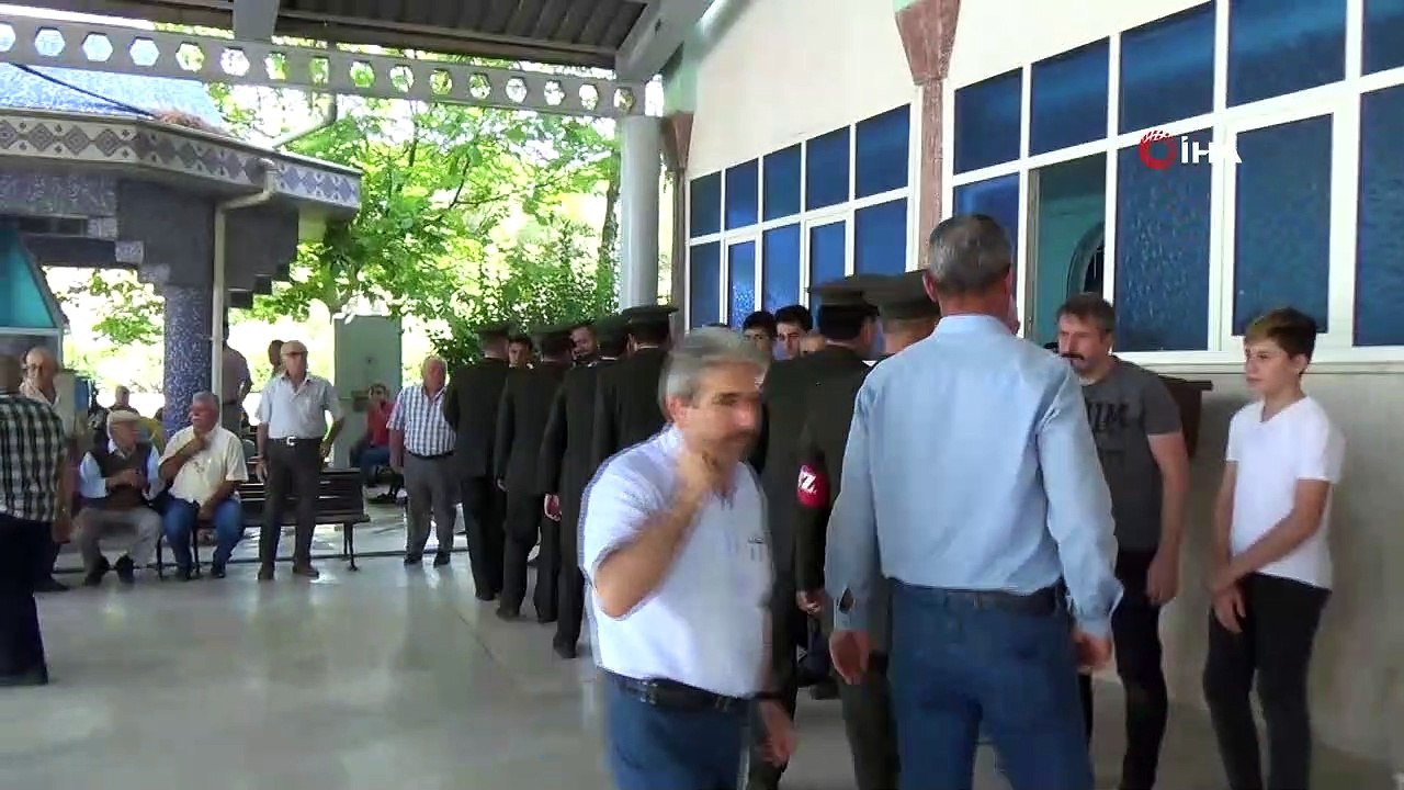 Kıbrıs gazisi toprağa verildi