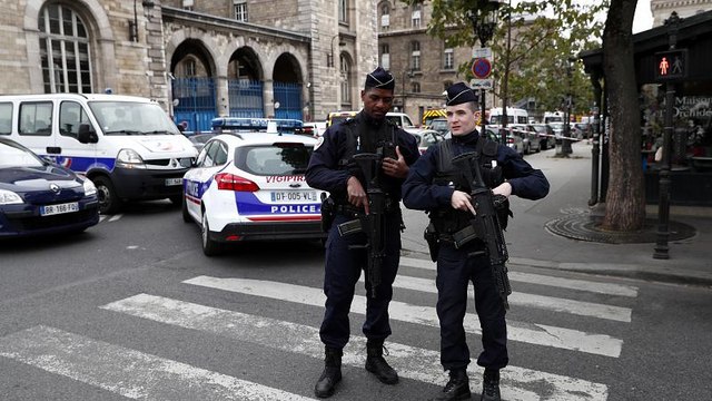 Parigi: funzionari di Polizia uccisi, killer era radicalizzato