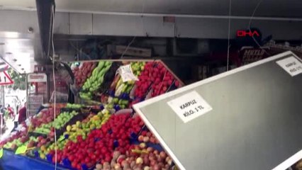 İzmir otomobil, marketin manav tezgahına daldı