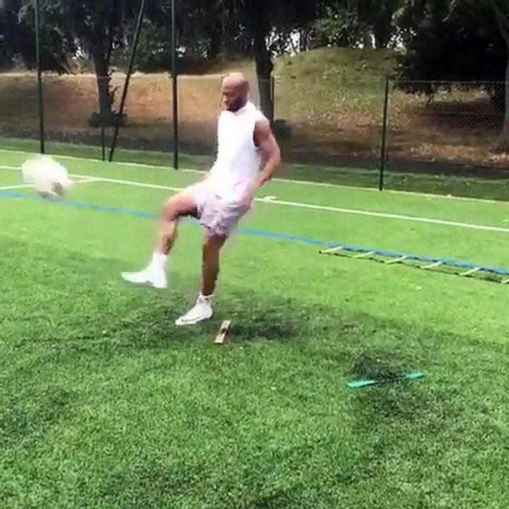 Remarquable entrainement de Franck Etoundi... Regardez ses appuis, toujours dynamique !