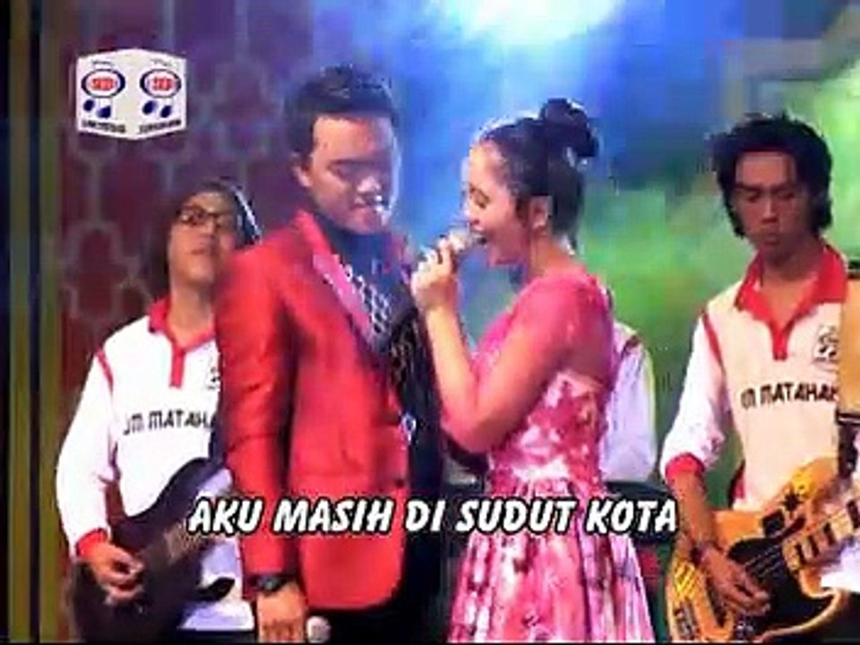 Lesti feat Danang - Bingkisan Rindu [Official M...