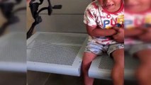 Ayağı sandalyeye sıkışan çocuğu itfaiye kurtardı