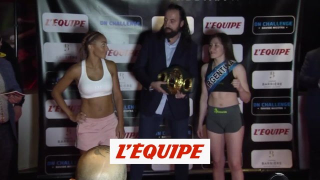 La pesée d'Estelle Yoka Mossely - Boxe - Championnat du monde IBO
