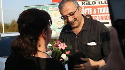 Download Video: Eski HDP Ankara Milletvekili Sırrı Süreyya Önder 'hak ihlali' kararının ardından tahliye edildi