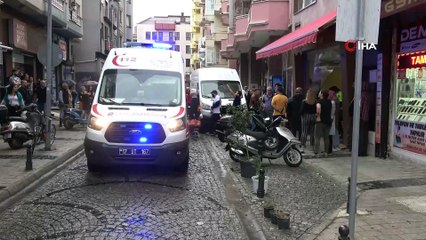 Yanlışlıkla gaza basan kadın motosiklet sürücüsü kafeye daldı: 1 yaralı