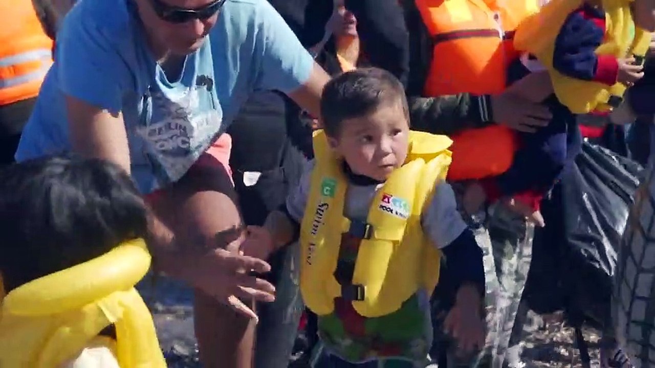 Grèce : les migrants affluent par milliers vers Lesbos