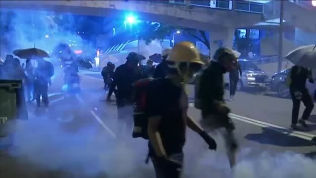 El Gobierno de Hong Kong prohíbe llevar máscaras durante las protestas