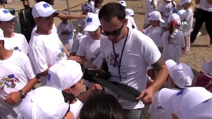 Bodrum'a plaj temizliği için gelen AB delegasyonu tertemiz plajlarda temizlik değil gövde gösterisi...