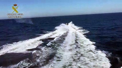 Colisión entre narcos y la Guardia Civil en alta mar