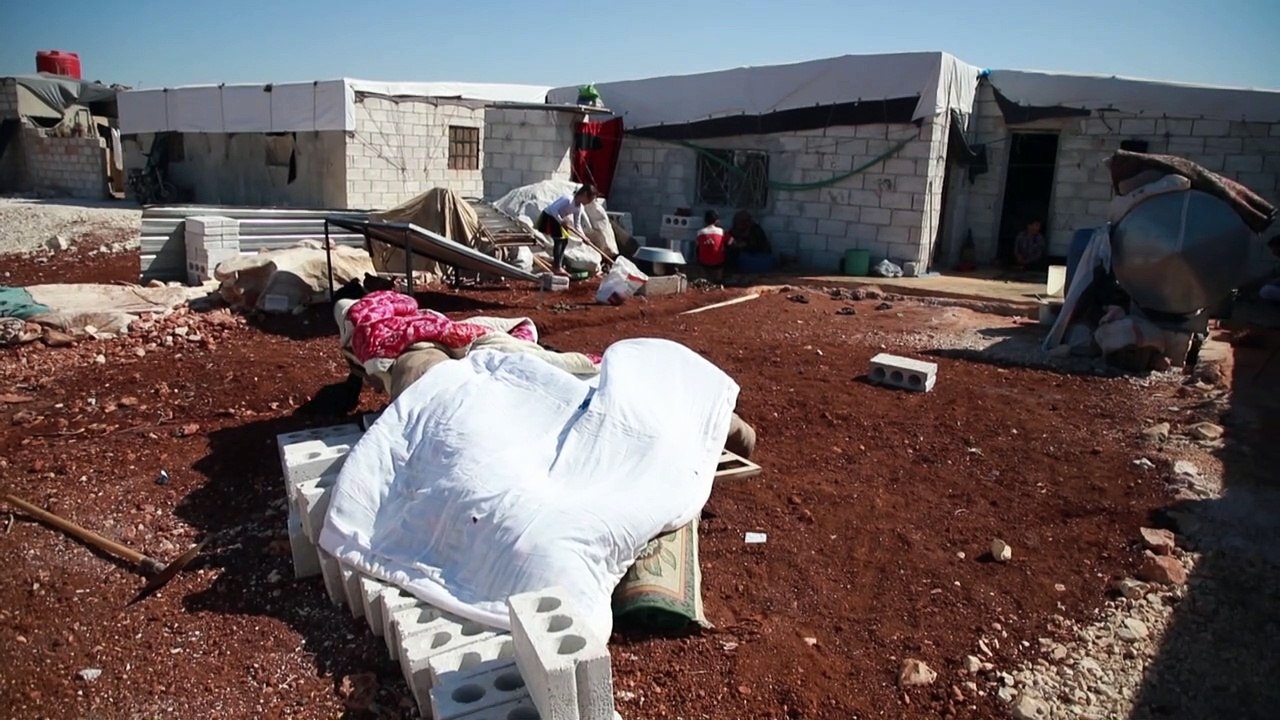 Syrische flüchtlinge in idlib träumen von der türkei