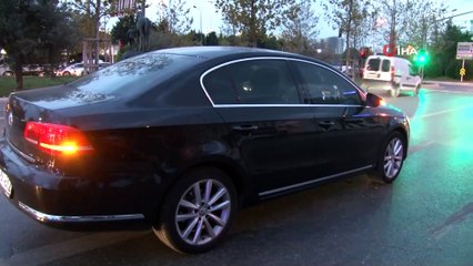 Motosikletli iki kişi bir otomobile kurşun yağdırdı: 1 yaralı