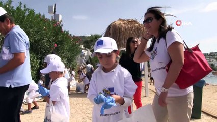 Bodrum'a plaj temizliği için gelen AB delegasyonu tertemiz plajlarda temizlik değil gövde gösterisi yaptı