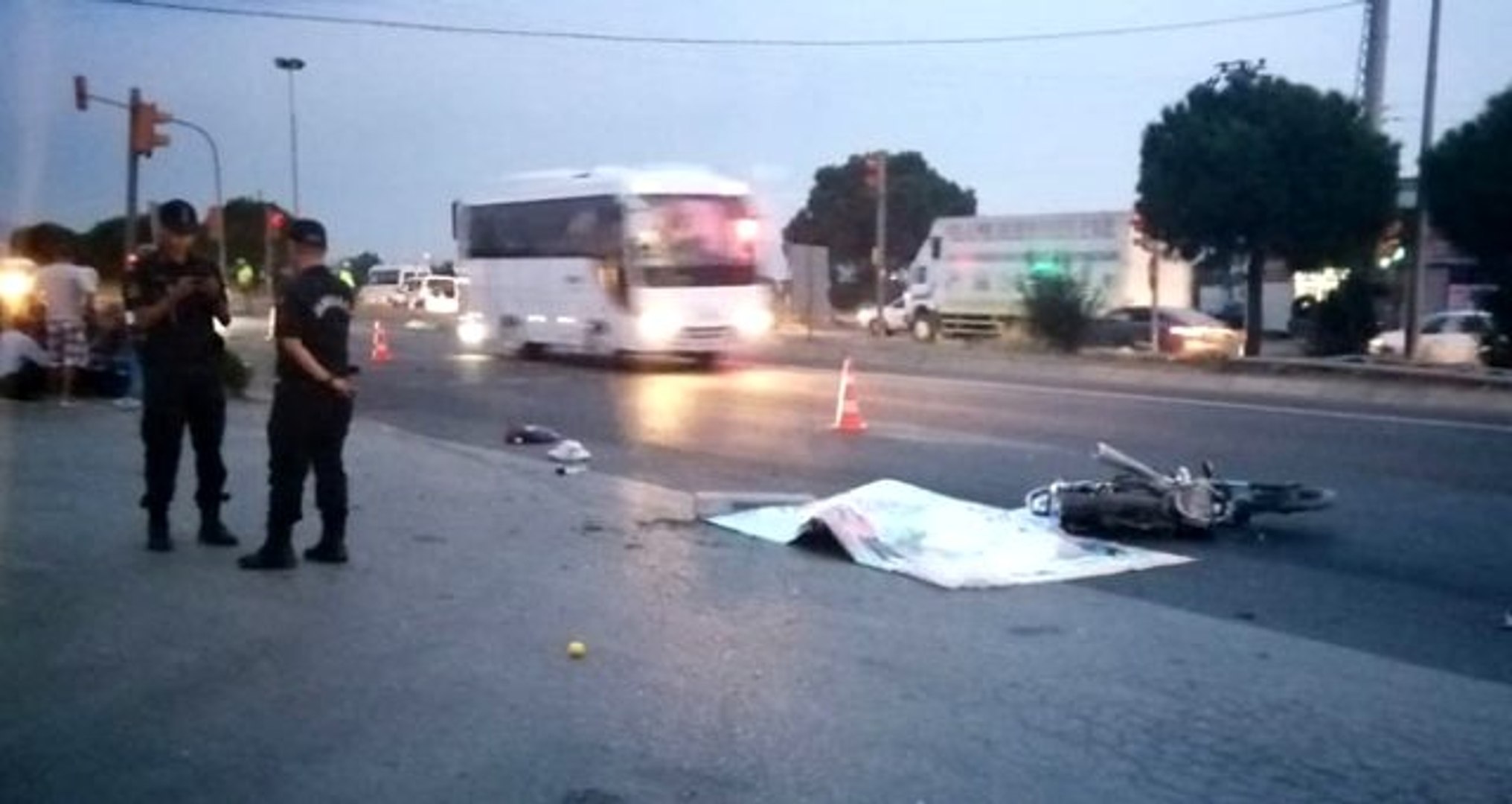 İzmir'de feci kaza! Anne ile oğlu hayatını kaybetti - Dailymotion Video