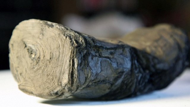 Super X-Ray Machine Being Used To Read Ancient Scrolls