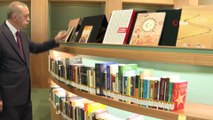 Cumhurbaşkanı Erdoğan Külliye Kütüphanesinde İncelemelerde Bulundu