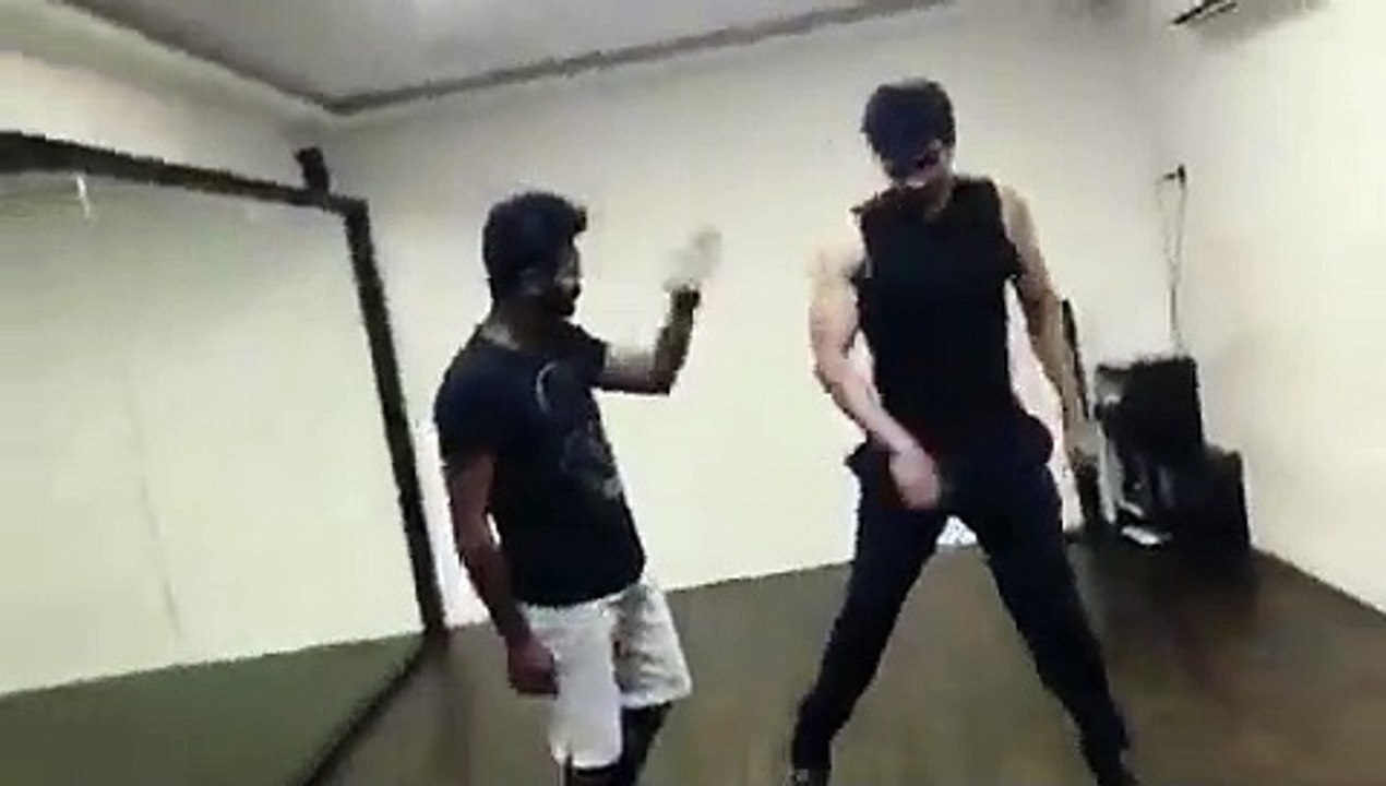 விஜய் பட பாடலுக்கு வெறித்தனமாக நடனமாடிய தர்ஷன்.. வாயடைத்துபோன ரசிகர்கள்.. வைரலாகும் காணொளி…!