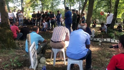 9 yaşındaki çocuk mezarlık kapısına kendisini astı