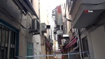 Beyoğu'nda çökme riskiyle boşaltılan binanın yangın merdiveni söküldü