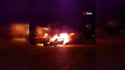 Park halindeki traktöre çarpan araç alev alev böyle yandı