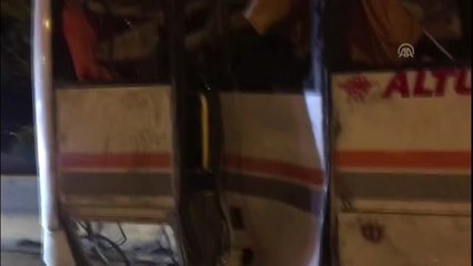 Büyükçekmece'de servis midibüsü devrildi: 5 yaralı