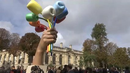 Tulpenstrauß für Terroropfer: Streit um Jeff Koons-Skulptur in Paris