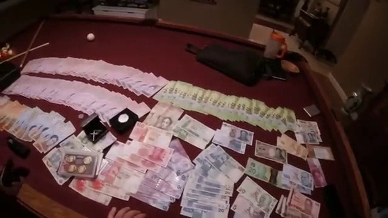 CANTIDAD ENORME de DINERO en Almacen Abandonado __