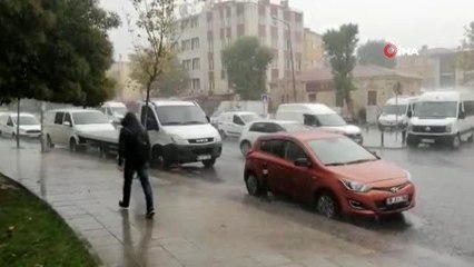 Gece boyunca etkili olan sağanak yağış sabah saatlerinde de devam etti