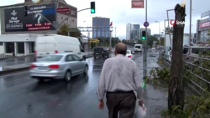 Gece boyunca etkili olan sağanak yağış sabah saatlerinde de devam etti