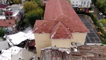 Maltepe'de okulun çatısı park halindeki otomobillerin üzerinde devrildi, hasar havadan görüntülendi
