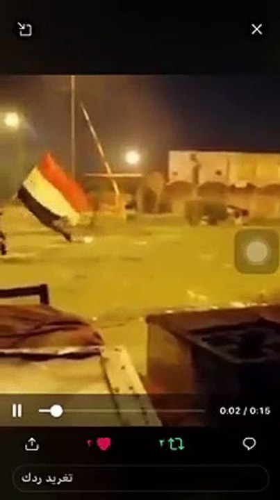 شاب عراقي يتصدى لرصاص المليشيات بصدره ويقول لهم عادي اگتلني اموت شهيد ولا اموت مذلول وعميل