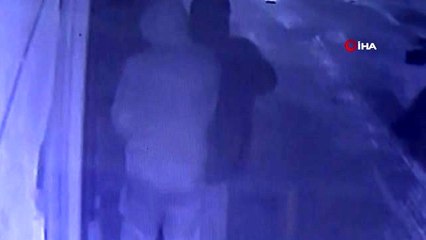 Kuyumcuyu gözyaşlarına boğan hırsızlık kamerada...Altınları çuvala böyle koyup çaldılar