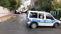 Maltepe'de okulun çatısı uçtu 6 araç hasar gördü