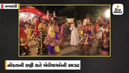 નવસારીમાં નરેન્દ્ર મોદીના માસ્ક પહેરીને યુવકો શેરી ગરબામાં ઝુમ્યાં